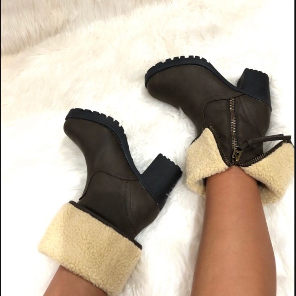 ❄️Beautiful booties ❄️ - Picture 2 of 8